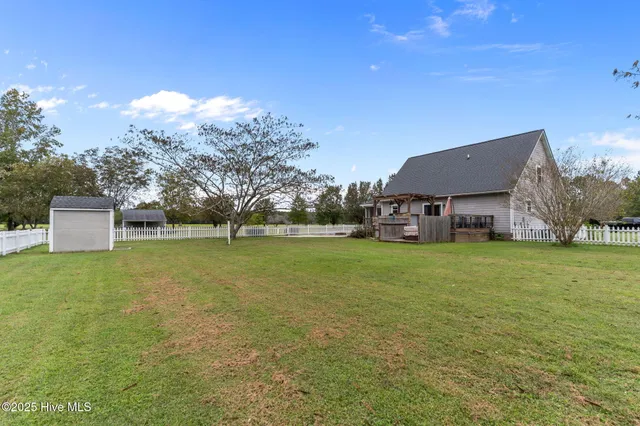 $524,900 | 74 South Hummingbird Lane, Rocky Point, NC 28457