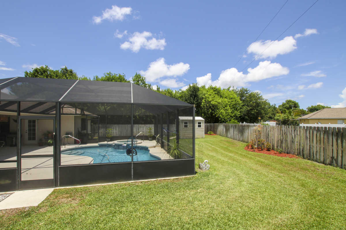 502 Southwest Homeland Road Port St. Lucie, FL 34953 - Photo 23 of 25 Screen enclosure
