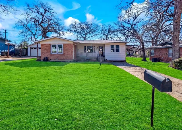 $259,999 | 312 East Ellen Avenue, Hurst, TX 76053