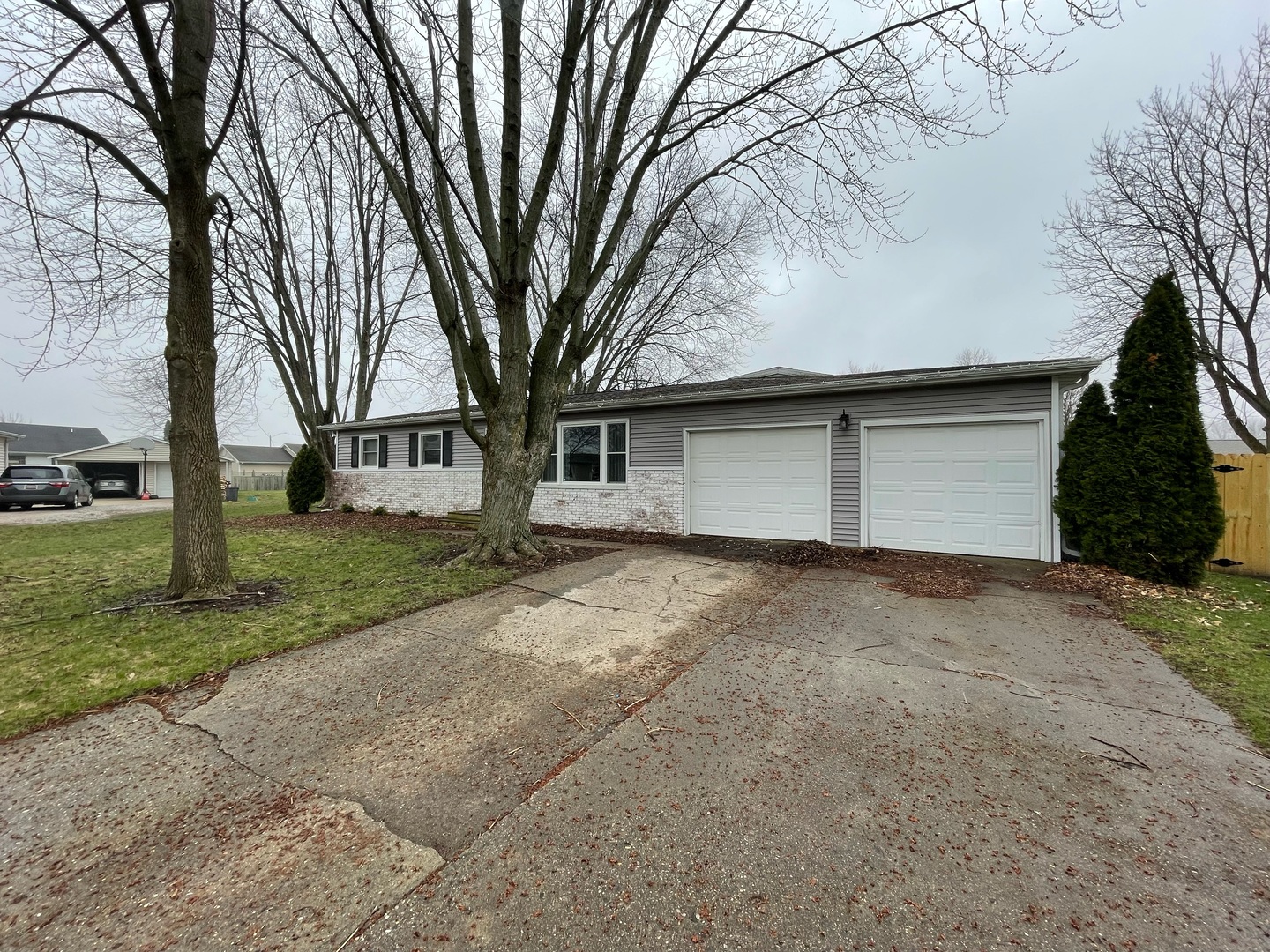 405 Park Circle St. Joseph, IL 61873 - Photo 3 of 35 a view of a house with a yard and garage