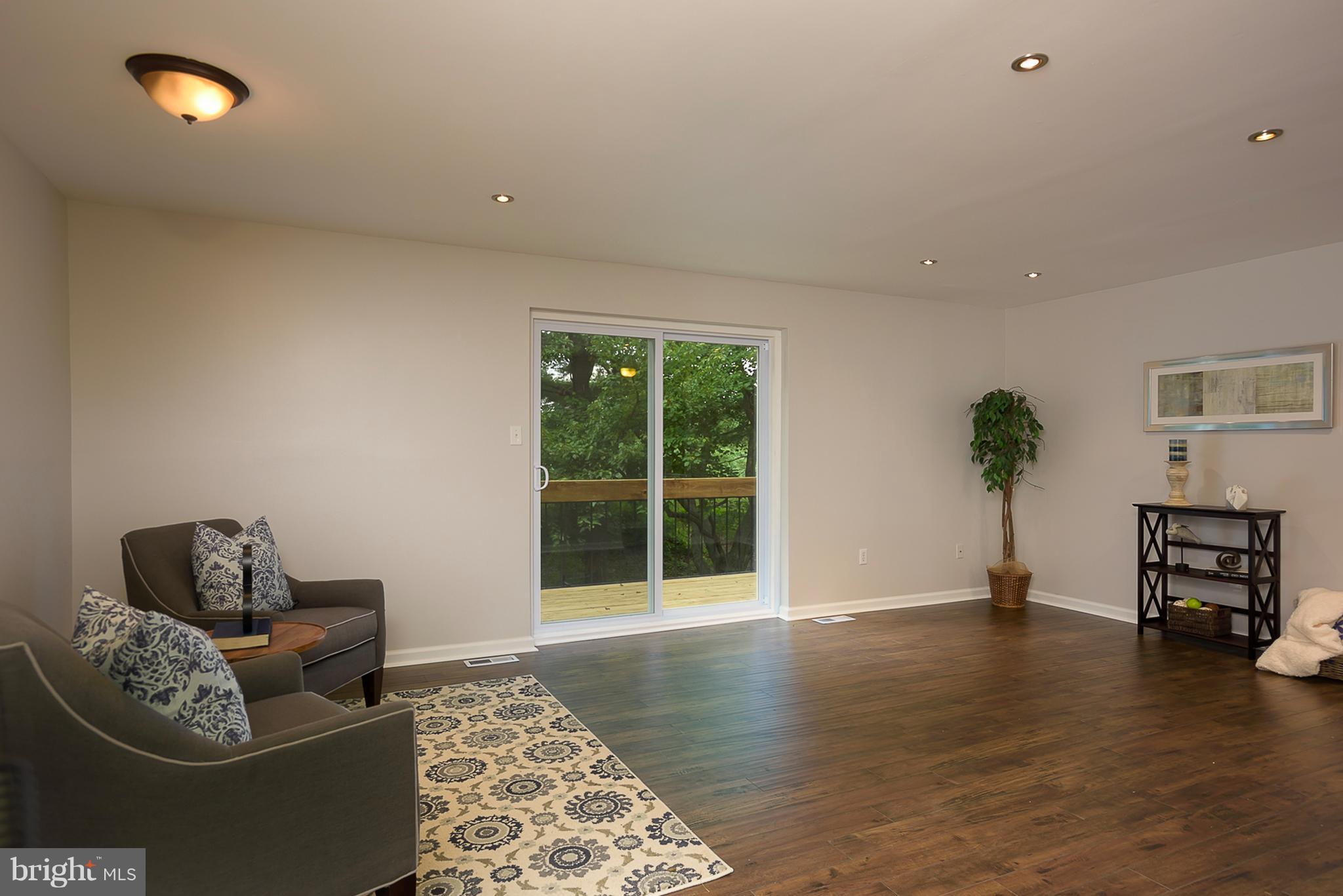 9767 Early Spring Way Columbia, MD 21046 - Photo 4 of 30 Living Room
