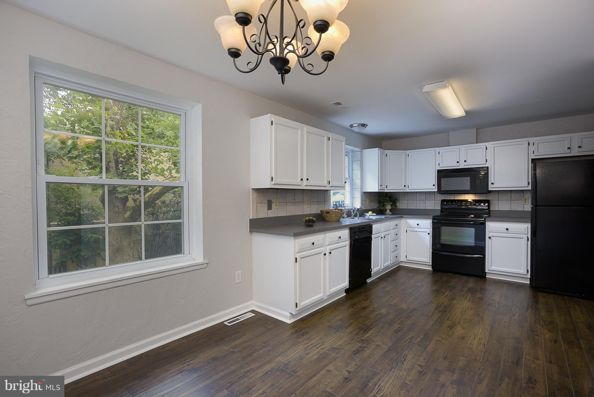 9767 Early Spring Way Columbia, MD 21046 - Photo 5 of 30 Kitchen