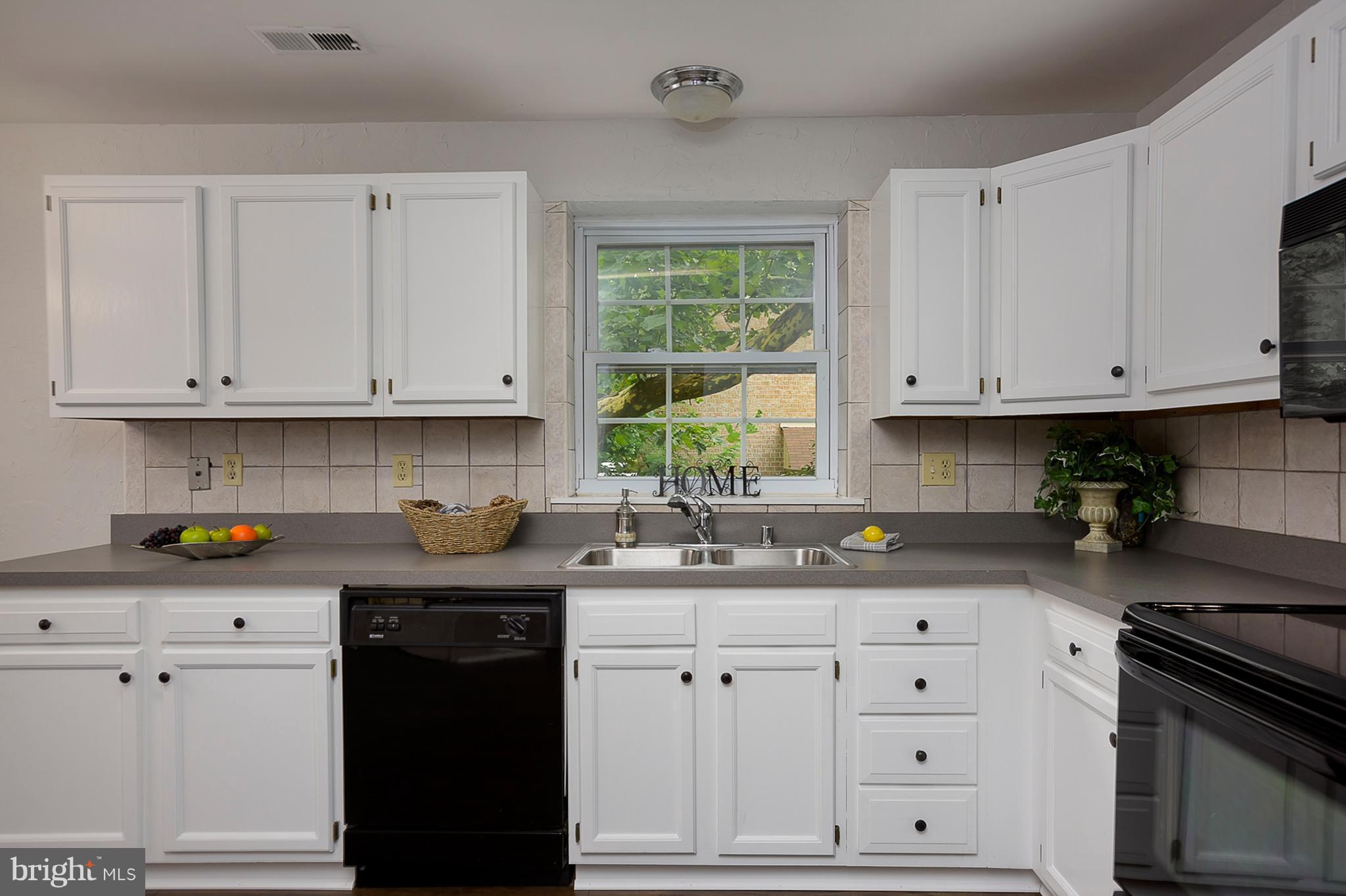 9767 Early Spring Way Columbia, MD 21046 - Photo 7 of 30 Kitchen
