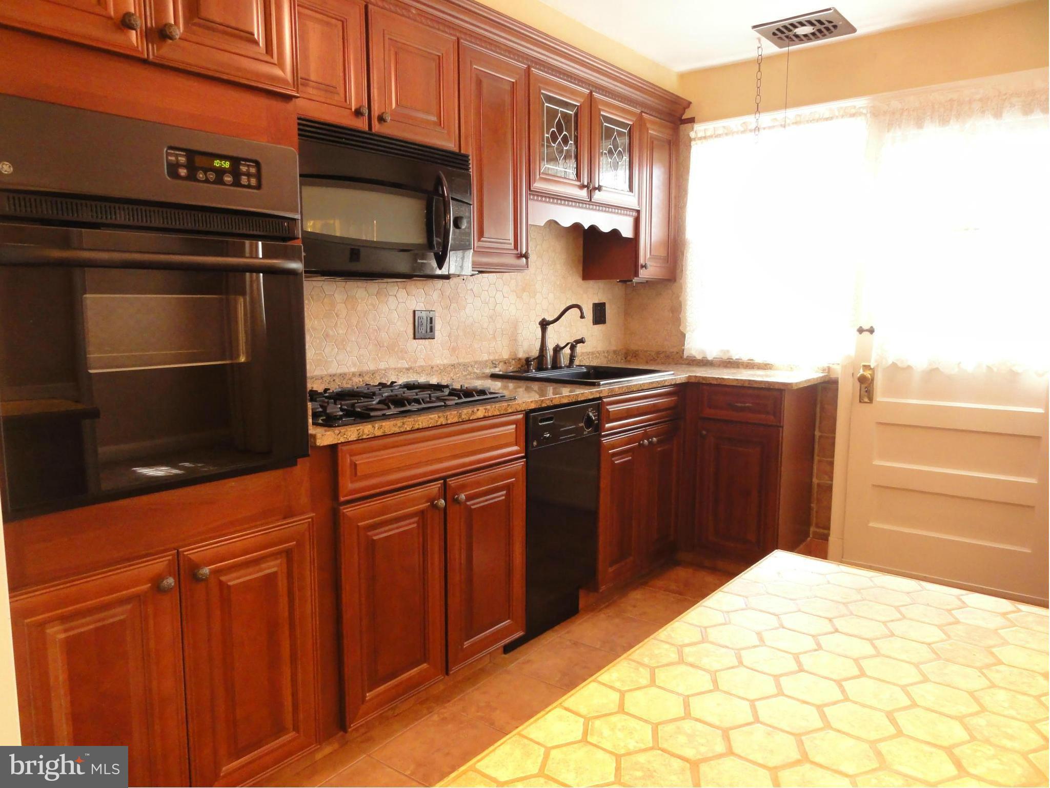 1501 Clairidge Road Baltimore, MD 21207 - Photo 5 of 28 Kitchen with Breakfast Bar