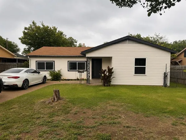 $2,400 | 2122 Riviera Drive, Dallas, TX 75211