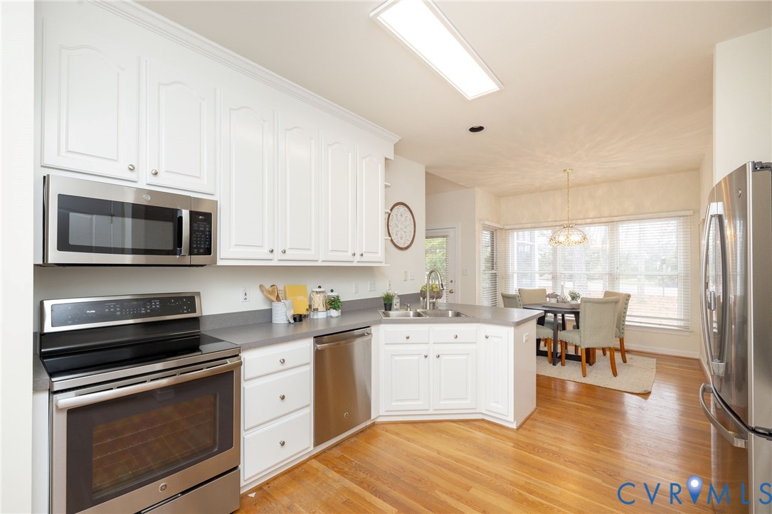 5713 Promontory Place Midlothian, VA 23112 - Photo 11 of 39 a kitchen with a sink stove and microwave