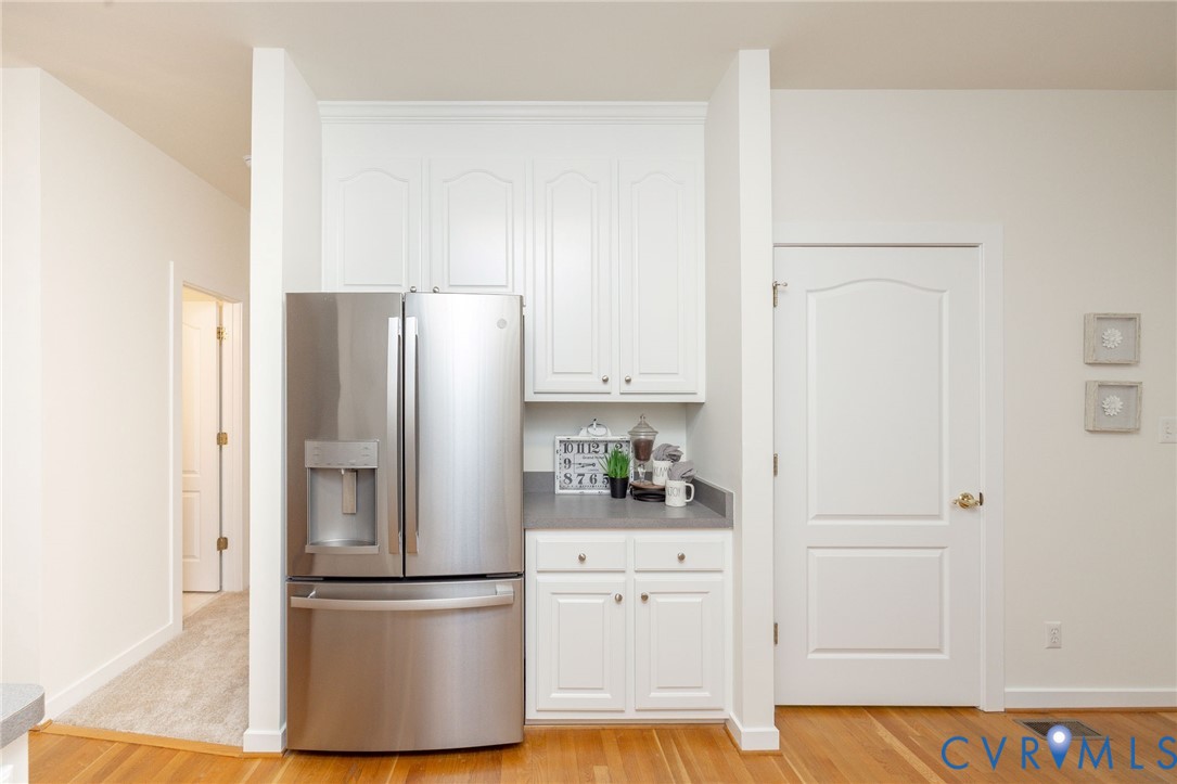 5713 Promontory Place Midlothian, VA 23112 - Photo 14 of 39 a kitchen with cabinets and stainless steel appliances