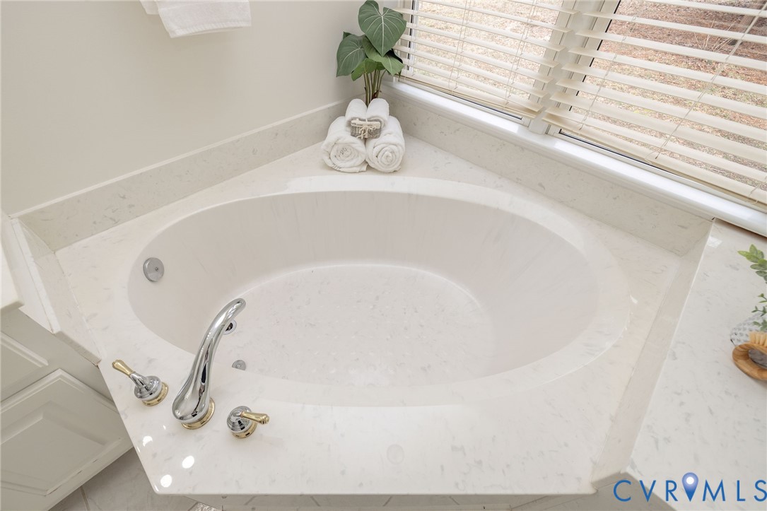 5713 Promontory Place Midlothian, VA 23112 - Photo 22 of 39 a bathroom with a sink