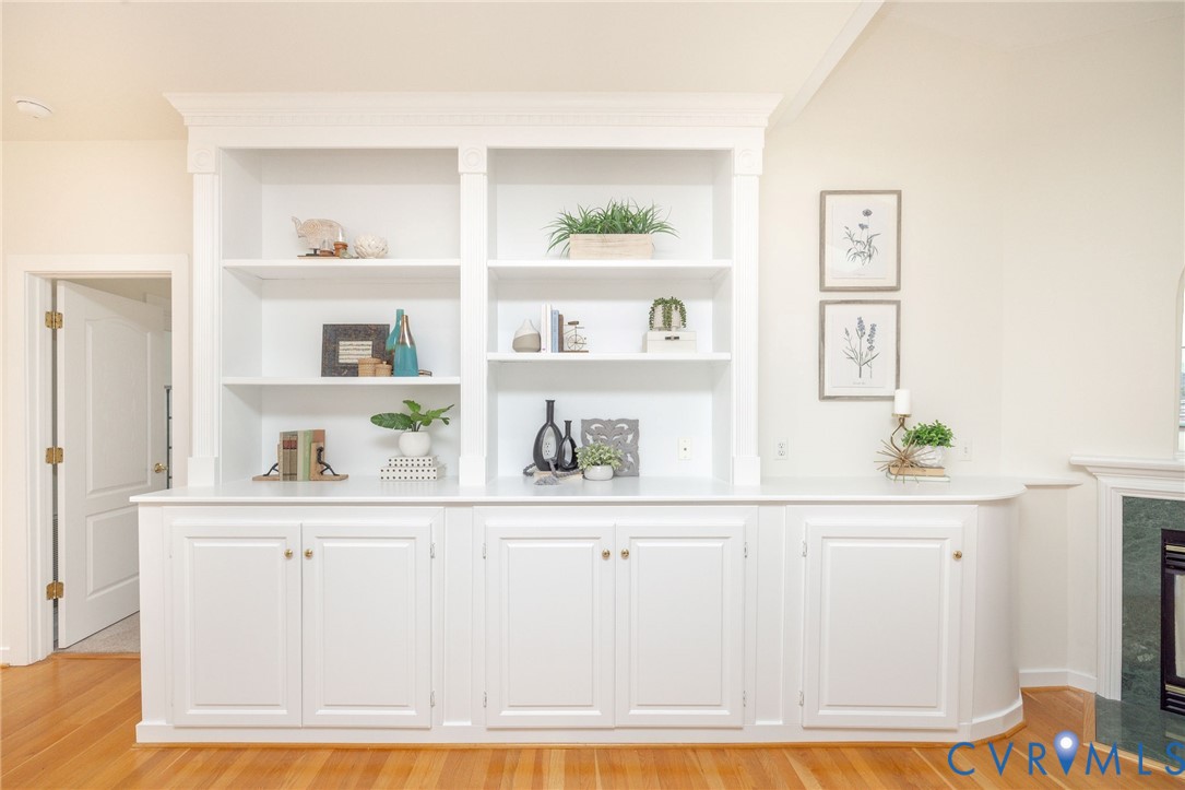 5713 Promontory Place Midlothian, VA 23112 - Photo 9 of 39 a living room with white cabinets
