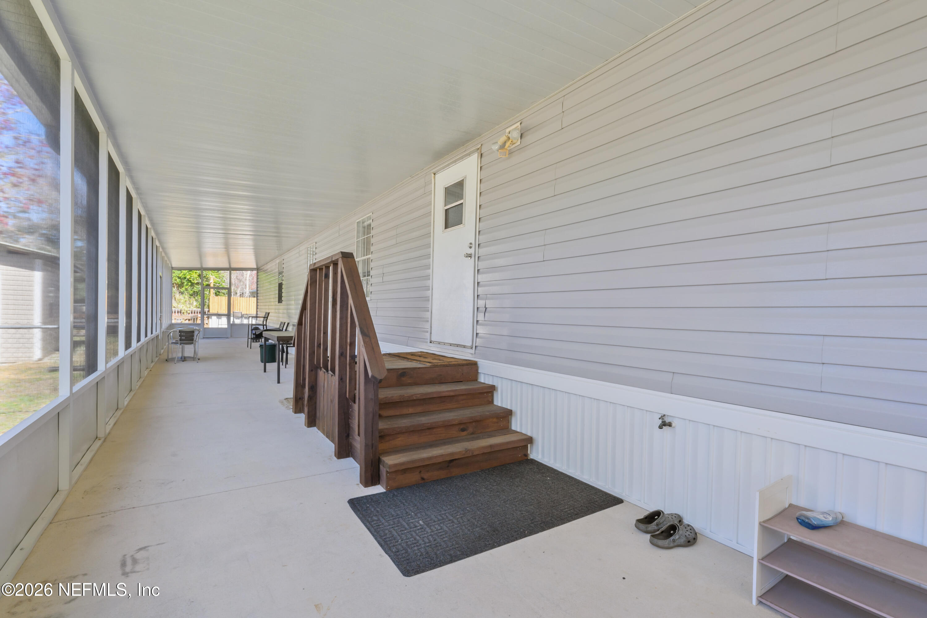253 Hess Road Crescent City, FL 32112 - Photo 29 of 38 a view of entryway and hall