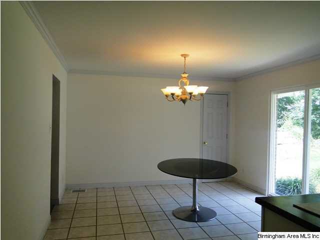 5446 Robin Circle Adamsville, AL 35005 - Photo 8 of 27
