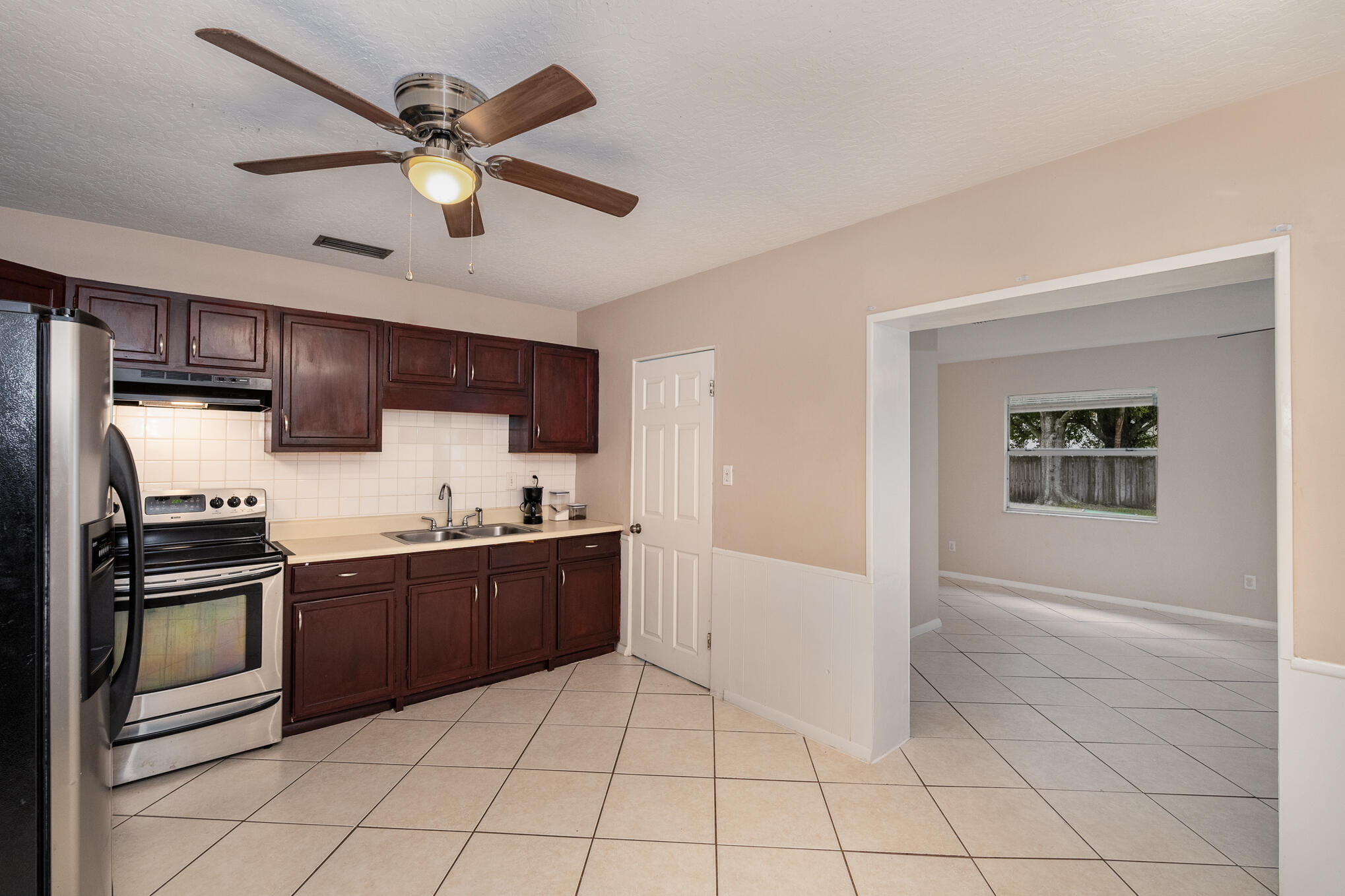 1908 Glendon Drive Melbourne, FL 32901 - Photo 3 of 26 a kitchen with stainless steel appliances granite countertop a refrigerator and a sink