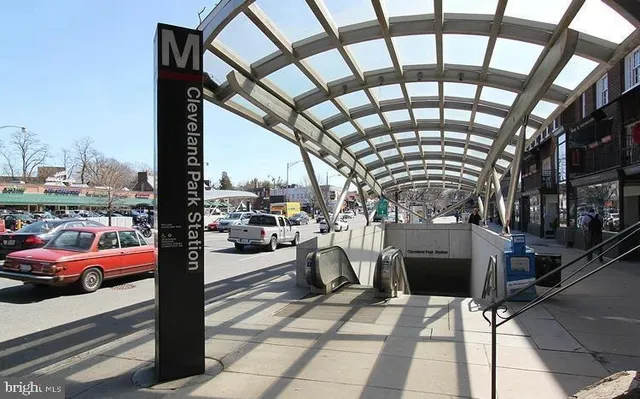 a sign that is sitting on a brick wall