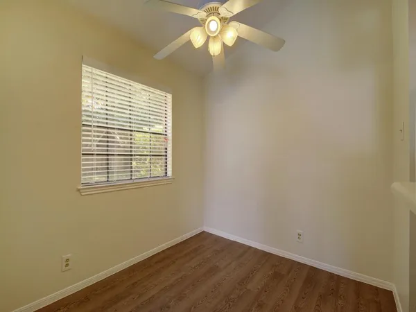 $1,350 | 1601 Faro Drive, Unit 502, Austin, TX 78741