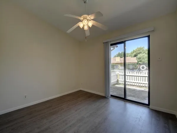 $1,350 | 1601 Faro Drive, Unit 502, Austin, TX 78741