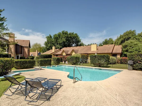 $1,350 | 1601 Faro Drive, Unit 502, Austin, TX 78741