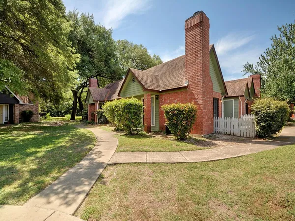 $1,350 | 1601 Faro Drive, Unit 502, Austin, TX 78741