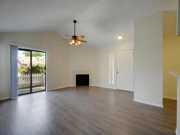 $1,350 | 1601 Faro Drive, Unit 502, Austin, TX 78741