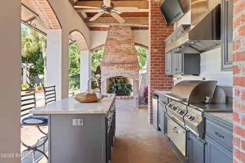 $1,100,000 | 100 Candlewood Drive, Lafayette, LA 70508
