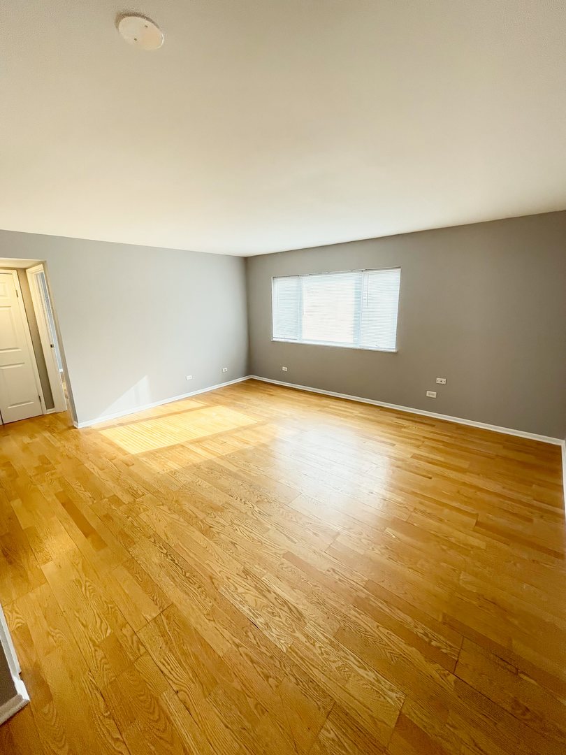 10425 Natoma Avenue, Unit 10 Chicago Ridge, IL 60415 - Photo 10 of 11 a view of an empty room with window
