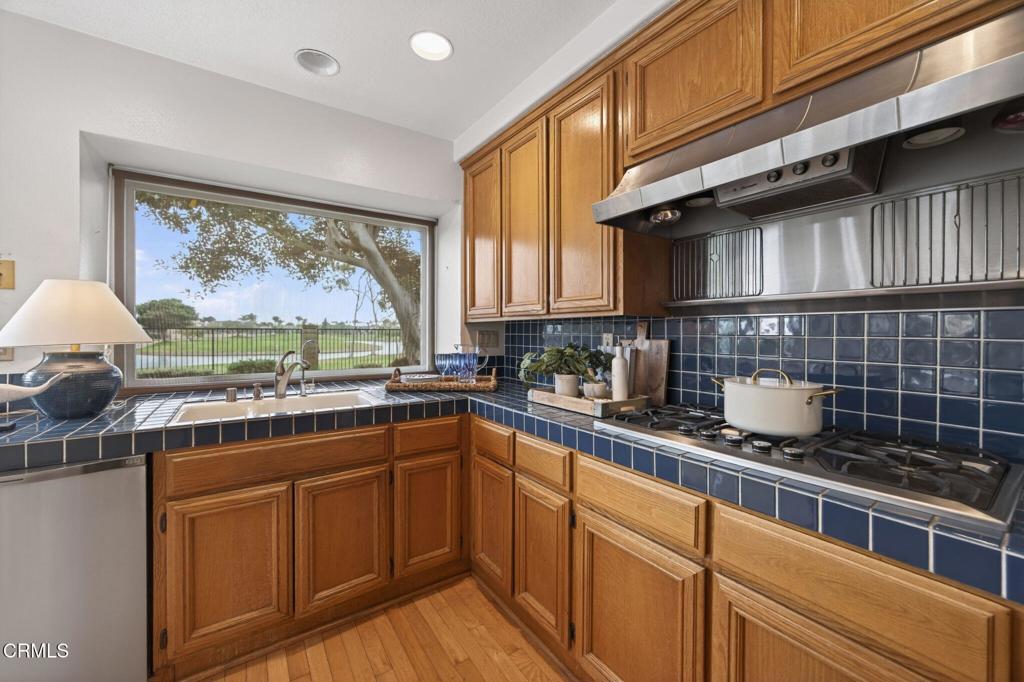 2220 Pebble Beach Trail Oxnard, CA 93036 - Photo 16 of 76