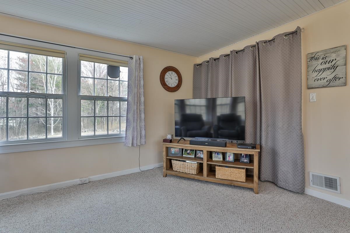 31 Naticook Road Merrimack, NH 03054 - Photo 23 of 40