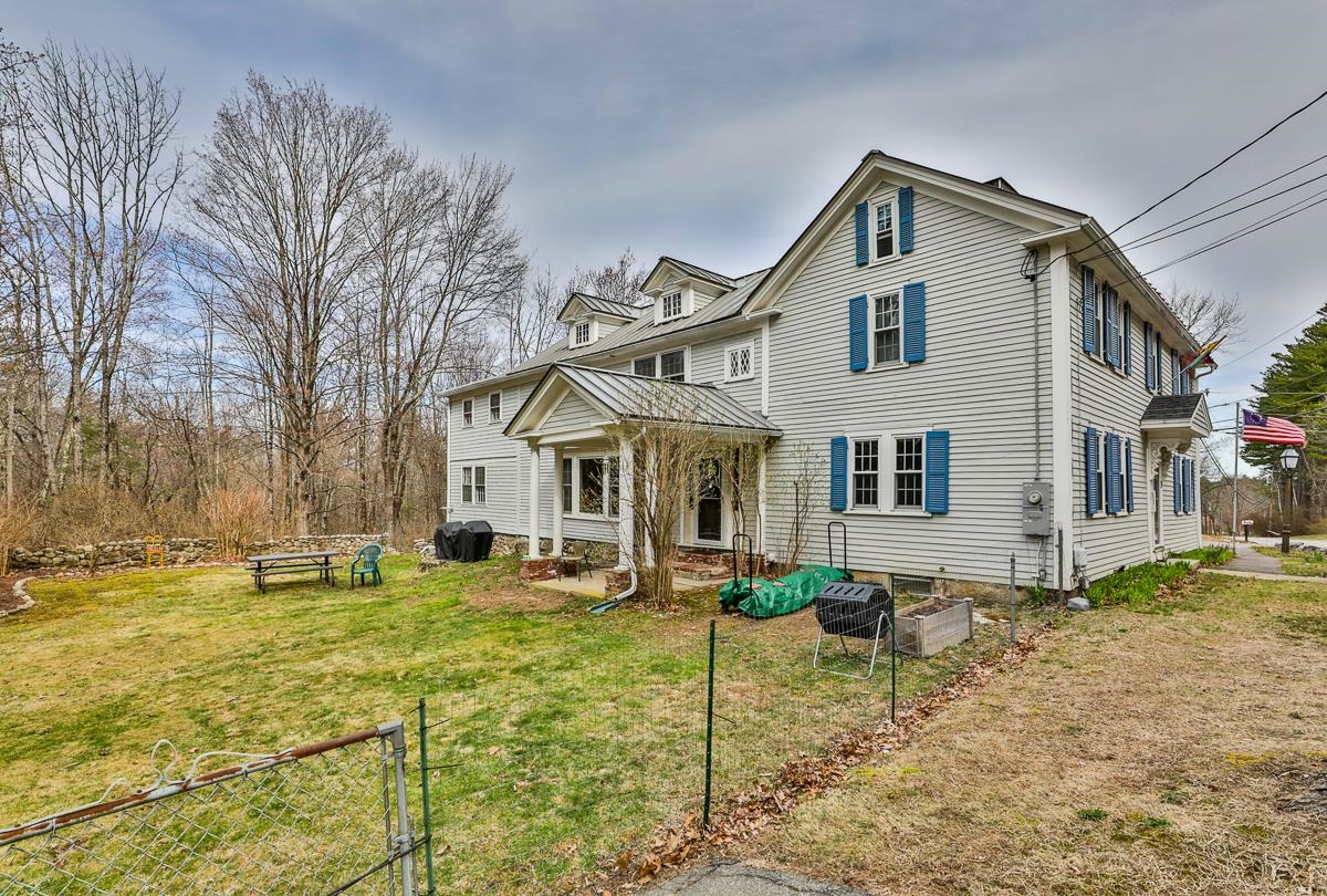 31 Naticook Road Merrimack, NH 03054 - Photo 3 of 40