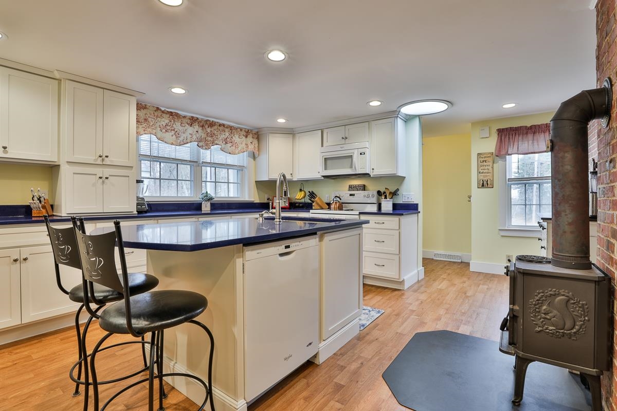 31 Naticook Road Merrimack, NH 03054 - Photo 5 of 40