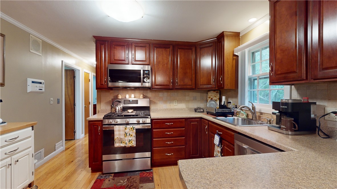 145 Woodcrest Road Warwick, RI 02889 - Photo 3 of 30