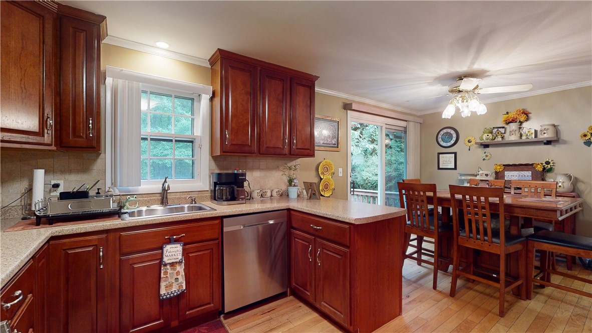 145 Woodcrest Road Warwick, RI 02889 - Photo 5 of 30