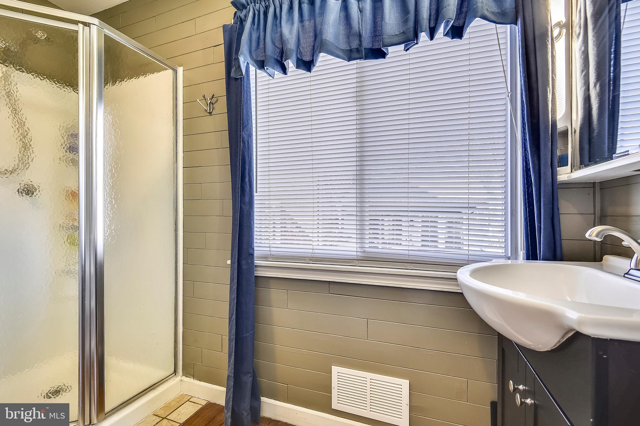 21 Dungarrie Road Baltimore, MD 21228 - Photo 18 of 32 Main floor shower for convenience