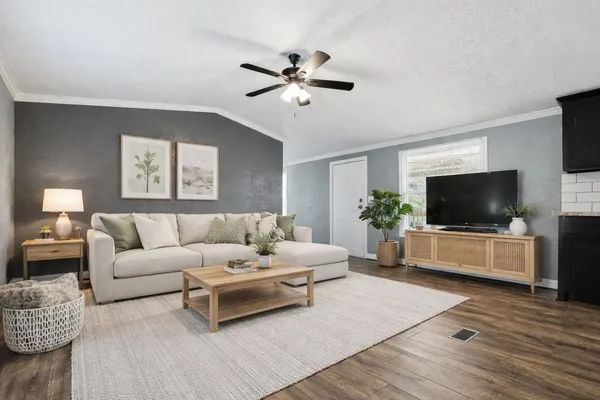 $1,400 | 12560 Royal W Drive, Conroe, TX 77303