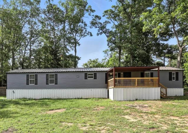 a view of a house with a backyard