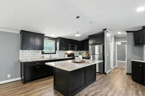 $1,400 | 12560 Royal W Drive, Conroe, TX 77303