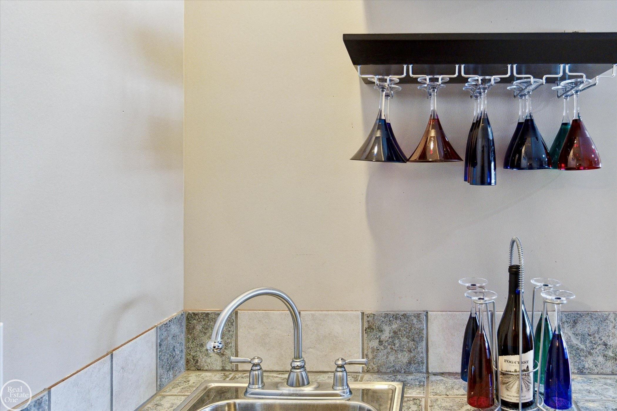 3017 Lansdowne Road Waterford, MI 48329 - Photo 29 of 68 50135496-FA295177-E2C6-41E9-816F-462604107BF6.JPG
