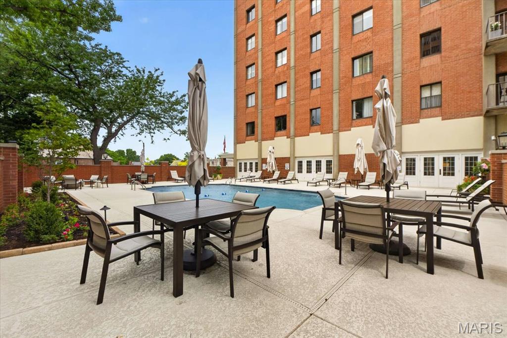 816 South Hanley Road, Unit 15B Clayton, MO 63105 - Photo 31 of 48