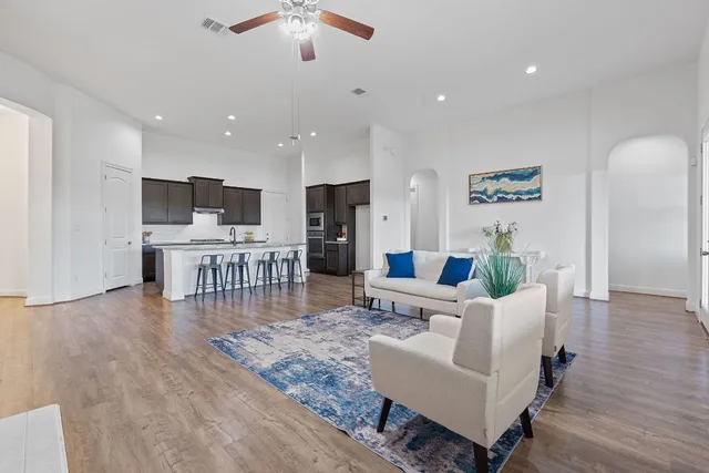 $624,999 | 200 Brentwood Drive, Austin, TX 78737