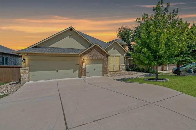 $624,999 | 200 Brentwood Drive, Austin, TX 78737