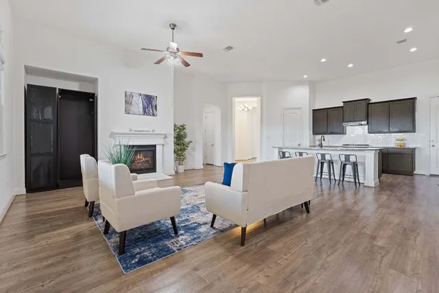 $624,999 | 200 Brentwood Drive, Austin, TX 78737