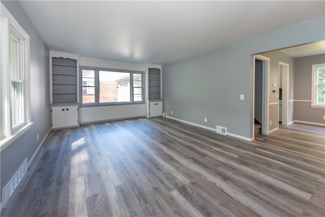 116 Oakridge Drive Irondequoit, NY 14617 - Photo 4 of 45