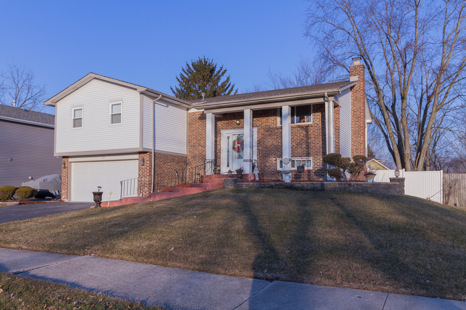 33 Oakview Road Matteson, IL 60443 - Photo 1 of 31 a front view of a house with a yard