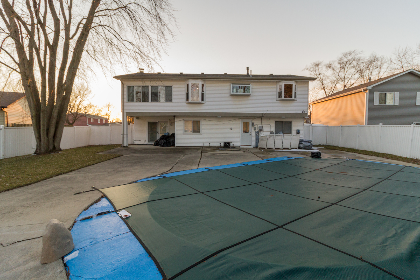 33 Oakview Road Matteson, IL 60443 - Photo 29 of 31 a front view of a house with a garden