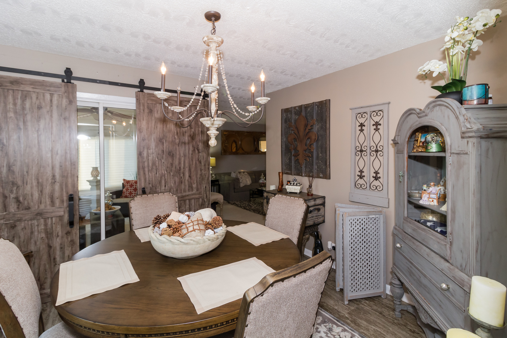 33 Oakview Road Matteson, IL 60443 - Photo 8 of 31 a view of a dining room with furniture