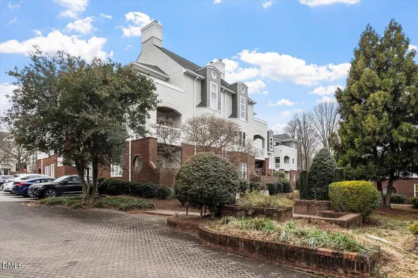 $1,850 | 1001 Brighthurst Drive, Unit 106, Raleigh, NC 27605