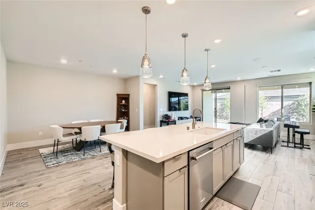 $2,750 | 10042 Cardinal Knoll Avenue, Las Vegas, NV 89143