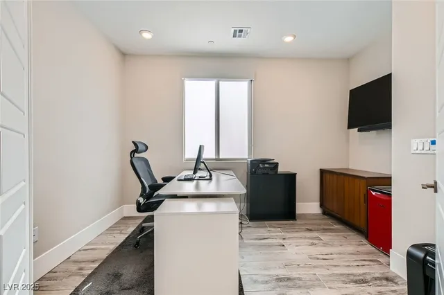 $2,750 | 10042 Cardinal Knoll Avenue, Las Vegas, NV 89143