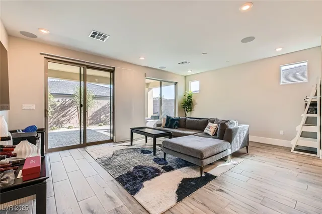 $2,750 | 10042 Cardinal Knoll Avenue, Las Vegas, NV 89143