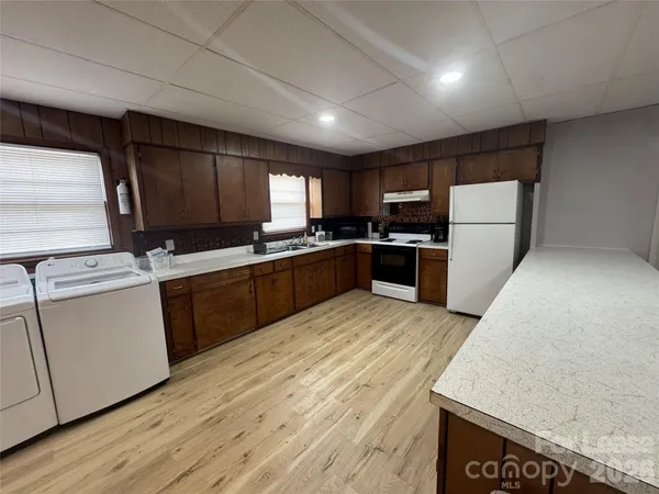 $1,950 | 319 Connelly Springs Road, Unit A, Lenoir, NC 28645