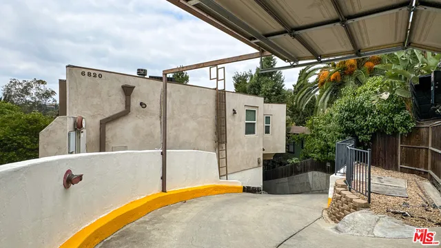 a close view of sink