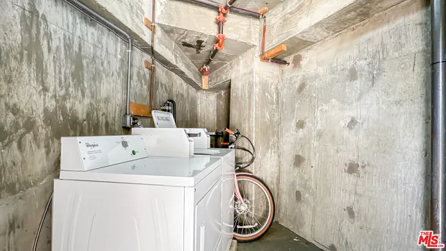 $2,100,000 | 6820 Whitley Terrace, Los Angeles, CA 90068